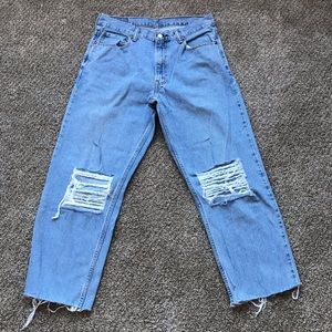 Distressed Levi’s 550 Jeans